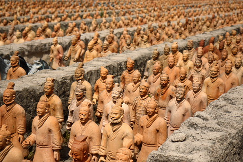 china statue museum texas katy outdoor tomb statues replica terracottawarriors rows warrior warriors forbiddengardens guardians qindynasty replicas canonefs1755mmf28isusm 13scale firstemperorofchina discoveredin1974
