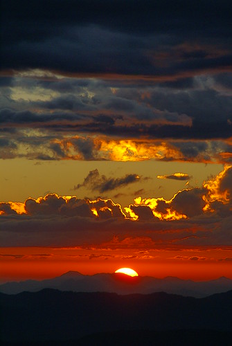 sunset cloud sun india mountain colour nature clouds uttaranchal himalaya himalayas uttarakhand tungnath chandrashila