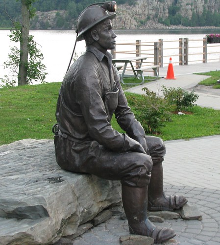 lake ontario canada statue miner elliotlake geo:country=canada geocode:method=gps geocode:accuracy=100meters
