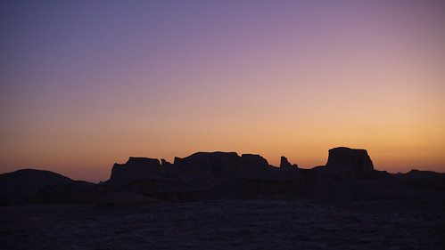 iran kaluts kerman desert sunrise kavir dasht lut lot purple orange beautiful skyline sand