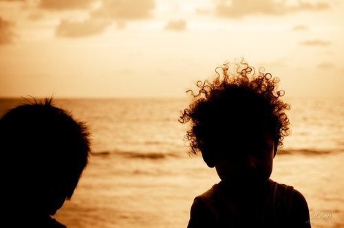 sunset praia beach silhouette kids backlight contraluz hair children mexico 50mm warm child style curly acapulco duotone straight contrejour silhueta lpsilhouettes