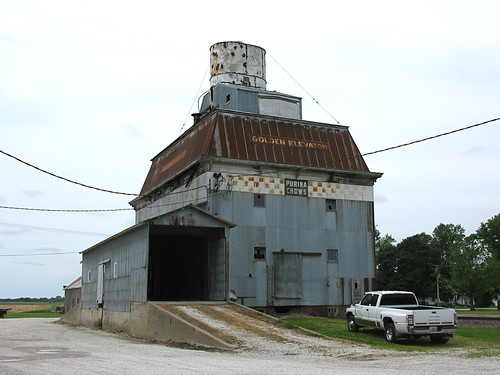 golden illinois historic grainelevator steammill