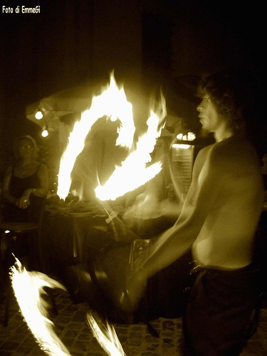 italia persone viaggio fuoco emiliaromagna mangiafuoco notturno tradizioni manifestazioni seppiato inmovimento sgiovanniinmarignano ♫♪♫♥♥lamiciziafaladifferenzatheoriginalgroup♫♪♫♥♥