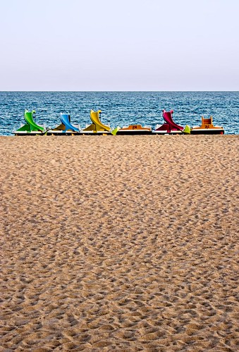 blue red green beach canon playa catalonia catalunya yelow platja eos350 malgratdemar colorphotoaward catalgne xavipat