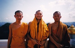 Monk in the middle, Thailand