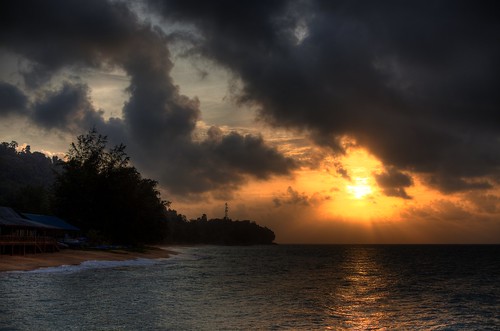 sunset sea beach clouds malaysia cloudscape pulautioman darkscape abigfave platinumphoto flickrlovers