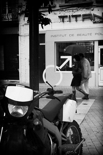 people bw france umbrella couple noiretblanc motorbike valence