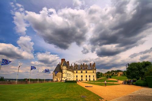 blue cloud france green castle yellow photoshop canon flag sigma valley chateau 1020mm nuage loire hdr amboise 10mm vallee 400d dphdr platinumpeaceaward
