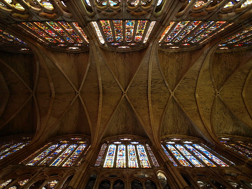 catedral x león vidrieras techo arcos simetria ltytrx5