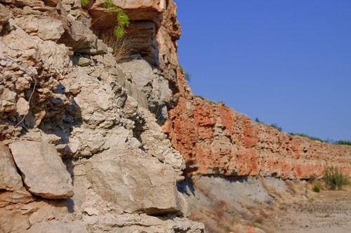 trees cactus cliff face rock wall texas bluesky canyon hangingon reddirt earthtone palopintocounty graford