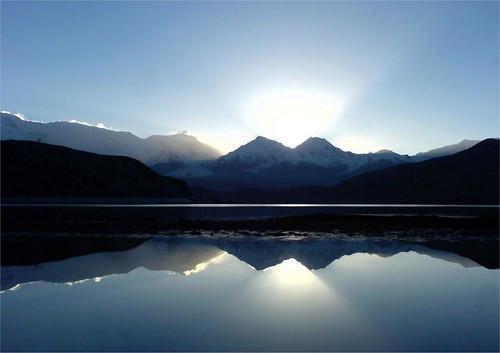 china road lake reflection sunrise silk backpacking xinjiang karakul tagh kongur