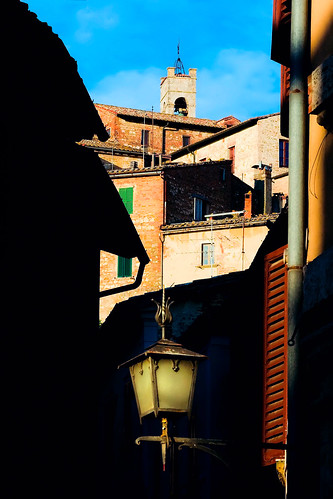 blue italy contrast dark holidays sienna tuscany trips siena montepulciano toscana 2009 luglio