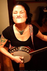 rachel playing her banjo    MG 5972 