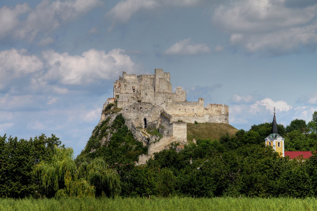 beckov castle, hrad beckov, what to do in piestany, guide in piestany, what to do in trencin, beckov opening hours, slovakian castles, guided tour castles in slovakia