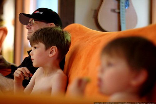 boys watching a movie with grandpa jeff    MG 8501