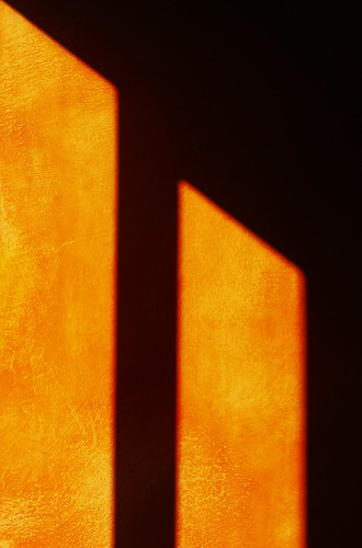 shadow orange muro wall geotagged ombra arancione yukky trucy geo:lat=44021891 geo:lon=10107378 truxy