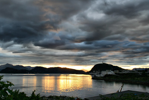 sea clouds sunrise fjord ålesund aalesund larigan valderøyfjord phamilton