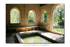 Lavoir in Fly (F) - Photo of Courcelles