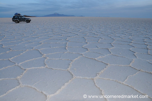 sunrise landscape desert jeep salt bolivia salardeuyuni