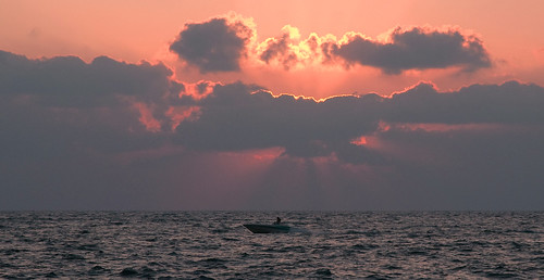 sunset sea lebanon sun boat nikon beirut soe rawdah 5photosaday d80 platinumphoto impressedbeauty flickrdiamond vosplusbellesphotos