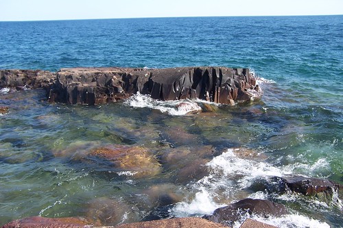 rocks waves north shore