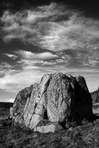 bw rock stone canon geotagged mono aberdeenshire huntly rockformation canon40d huntlystones pleasureprinciplescotland geo:lat=57463895 geo:lon=2828271