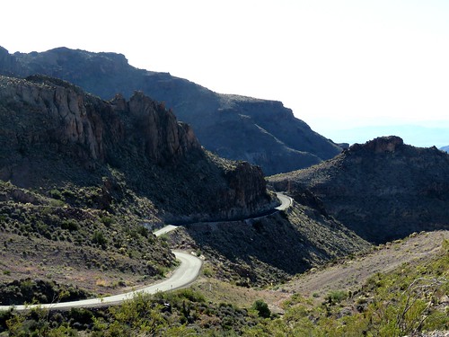 road rural oatman arizona bypassed route66 mountains desert