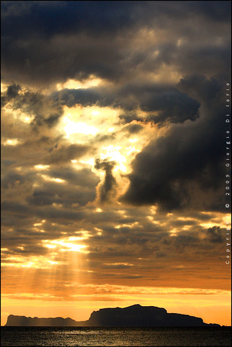 morning sea sun clouds sunrise canon eos capri nuvole alba hard sole ischia raggi rayoflight 70200mm mattino naturalmente so 450d gioischia