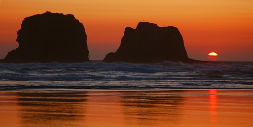 ocean sunset orange sun reflection water silhouette rock stone oregon waves pacific rockawaybeach twinrocks mywinners colorphotoaward