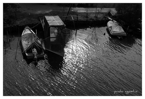 bw reflection boats boat barca barche bn acqua riflessi emiliaromagna rete riflesso volano reti riflessioni deltadelpo blackwhitephotos