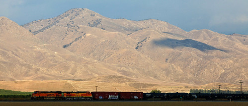 california railroad usa mountain nature train de landscape unitedstates united hill eisenbahn railway states bnsf chemin fer spoorweg ferroviaria järnväg jrnvg treveshistorical