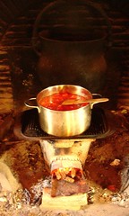Cooking and water heating with the rocket stove fuelled by corn cobs : faire la cuisine et chauffe l-eau avec des rafles de mais - Photo of Bourrou