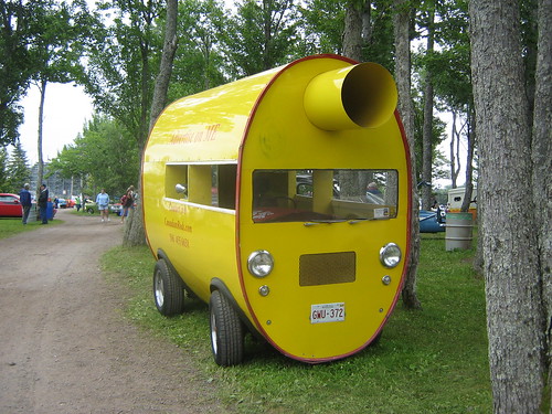 auto canada 1948 strange car yellow jaune automobile different steves jeep antique voiture newbrunswick novelty moncton unusual muffler willys ancienne silencieux atlanticnationals mufflermobile canadianrods