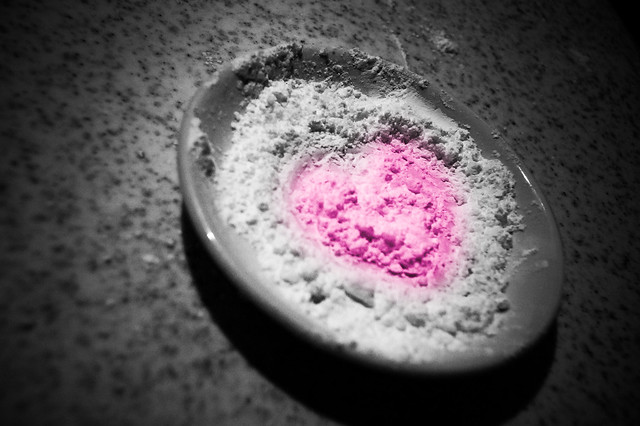 <3 in powdered sugar