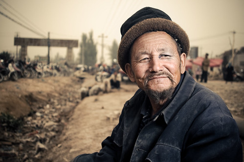 portrait food man face hat happy golden market uighur 24mm bazaar mustache strobist kasghar