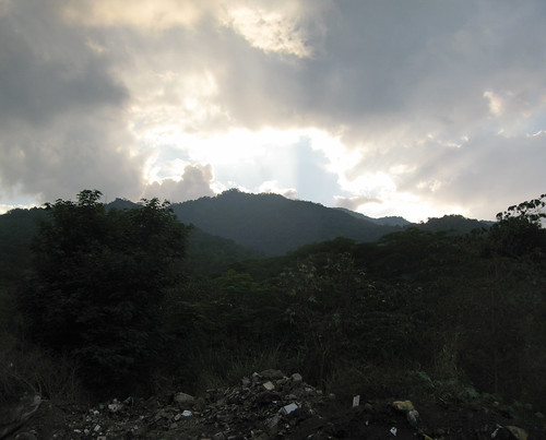 sunset mountains trash garbage honduras centralamerica sanpedrosula