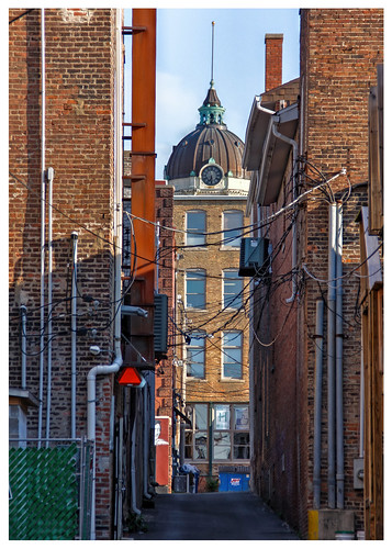 bloomington illinois downtown mcleancountyhistorymuseum courthouse dome clock alley city urban cityscape
