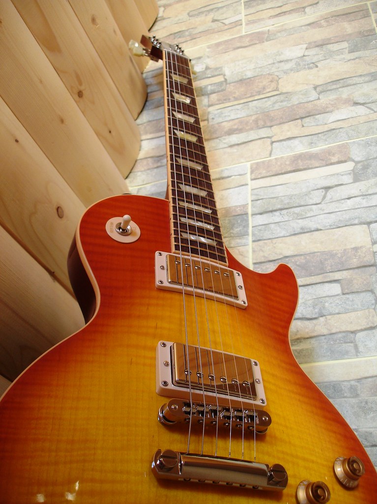 Gibson Les Paul Standard Light Burst 3