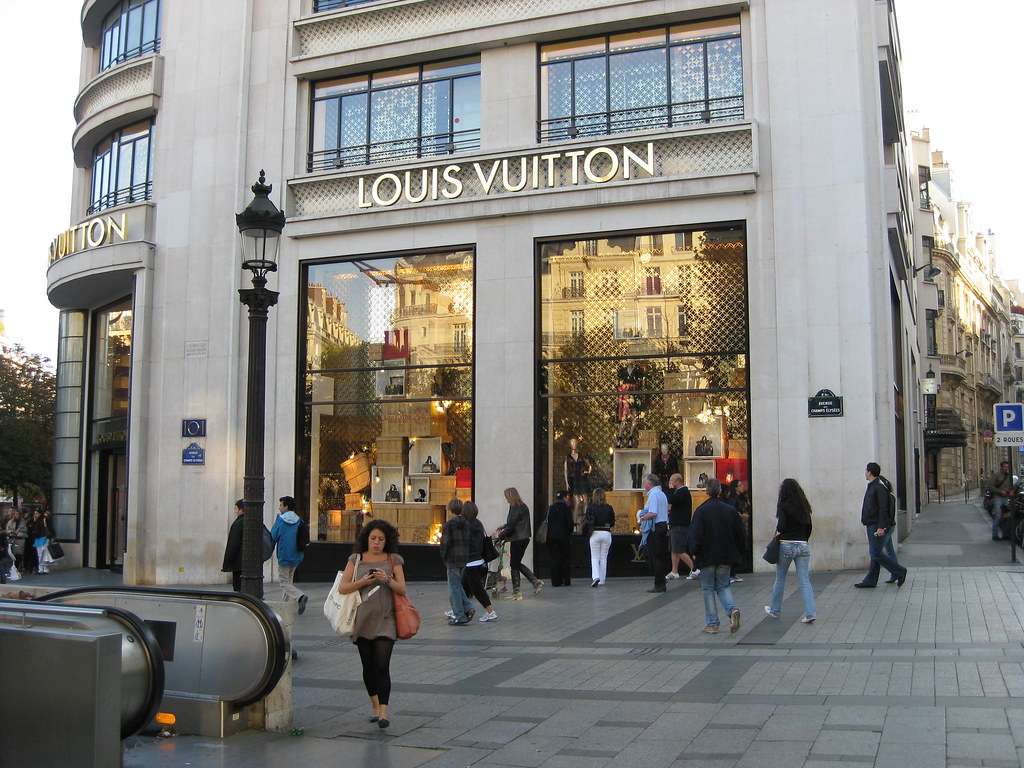 Louis Vuitton  Shopping in Champs-Elysées, Paris