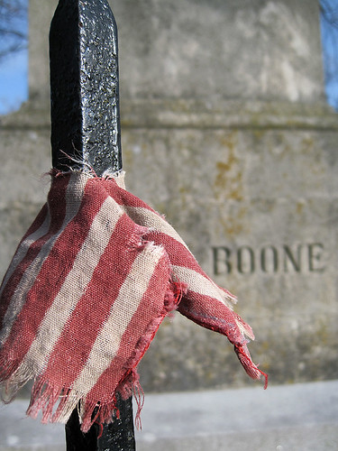 red white cemetery grave kentucky flag stripe torn 365 boone tattered frankfort danielboone frankfortky project365 frankfortcemetery