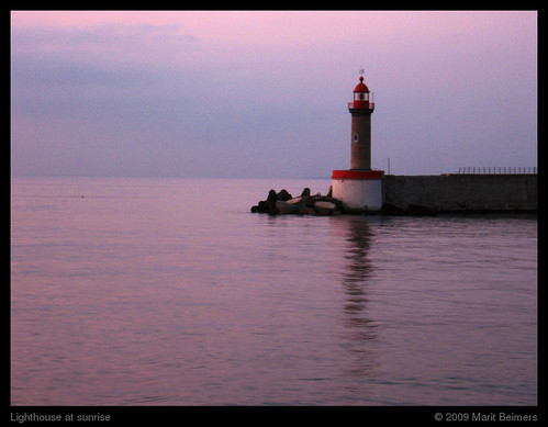 pink sea summer lighthouse holiday haven france reflection sunrise purple harbour corse zee vuurtoren bastia roze paars reflectie grany zonsopkomst frafrance