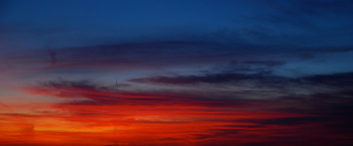 morning blue light red sky orange colors sunrise skyscape geotagged dawn nikon colours nikkor daybreak d80 nikond80 geo:lat=45416798 geo:lon=75700178