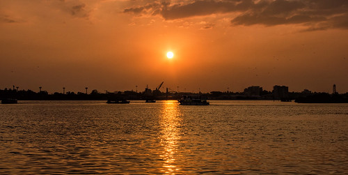 kochi sunset sun sky warm clouds rays sunrays rest travel sea ocean port south kerala boats cloudy silhouette shadows golden hour