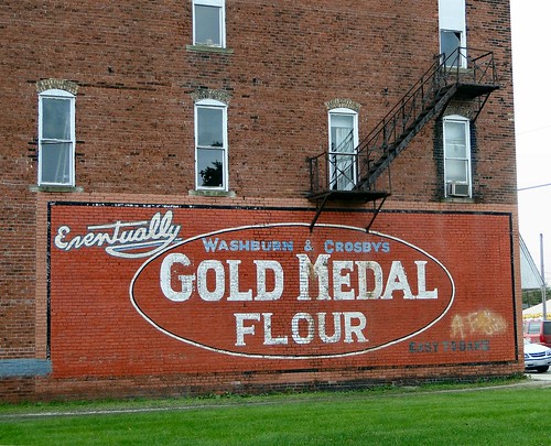 building sign advertising gold paint downtown indiana medal montezuma flour parkecounty dschx1