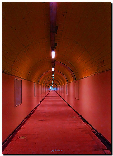 red color colore liguria tunnel cinqueterre manarola ghostbuster roso sottopasso gigi49