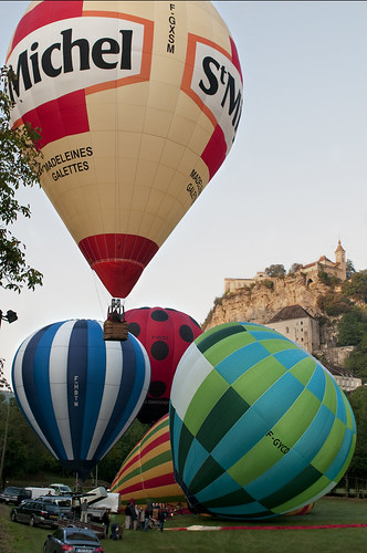 france hot festival sunrise balloons landscape dawn nikon frankreich air flight lot medieval vol launch 46 rocamadour perigord d300 montgolfier quercy nikkor2470mmf28afs