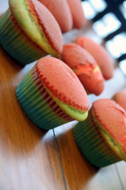 Rainbow-cupcakes