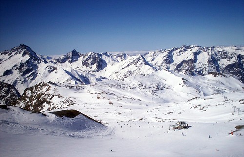 winter snow france mountains ice geotagged cafe skiing glacier snowboard skis lesdeuxalpes les2alpes 3200m kodakeasysharec530 geo:lat=4499671 geo:lon=6204274