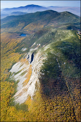 autumn cliff mountains fall nature spectacular landscape photo scenic newengland newhampshire whitemountains aerial aerialphoto cannonmountain talus topography kinsmanridge specland cannoncliff