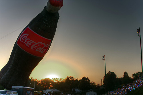 sunset glass festival lights bottle cola drink crowd balloon coke pop falling impact hotairballoon soda cocacola hdr crushed prosser stands philerooski